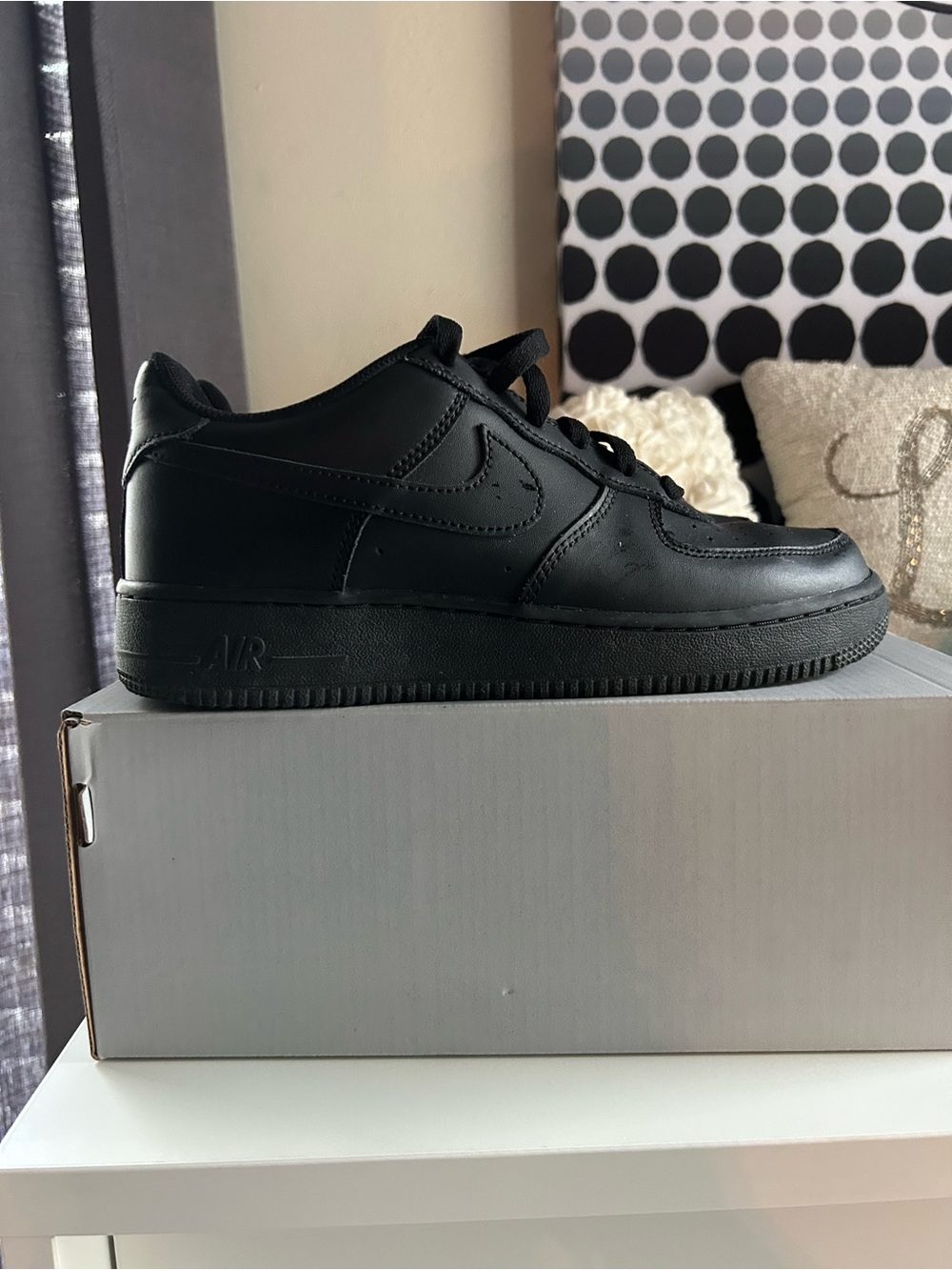 Nike Air Force 1’s Men's Black Leather Low-Top Sneakers